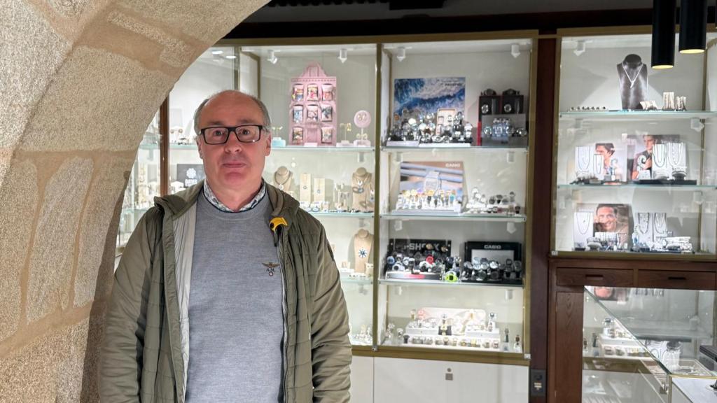 Medio siglo vendiendo joyas en Santiago: Venía gente de toda Galicia a comprarnos alianzas