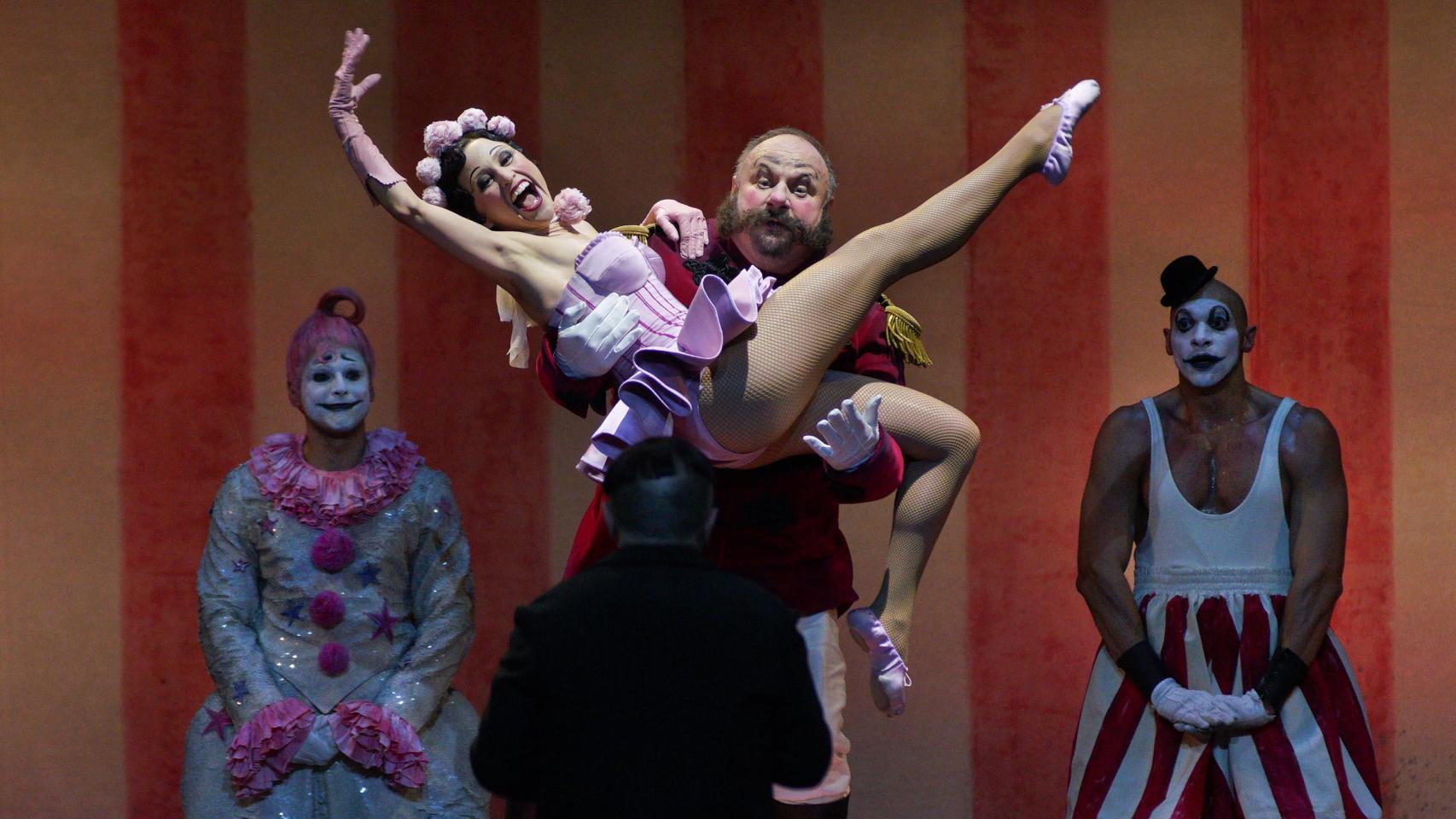 Un momento de 'La novia vendida' en el Teatro Real. Foto: Javier del Real