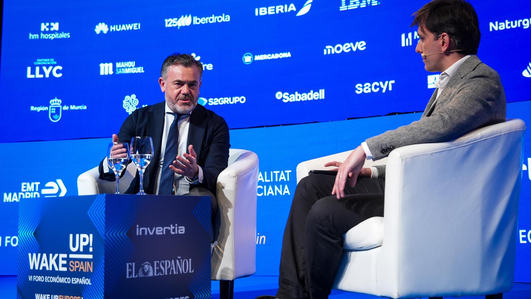 José Luis Díez, vicepresidente segundo y conseller de Presidencia de la Generalitat Valenciana, durante su conversación con Dani Valero, delegado de EL ESPAÑOL en la Comunitat Valenciana; en la apertura de la tarde de la primera jornada del Wake Up, Spain! Wake Up, Europe! 'Crecimiento, cohesión e incertidumbre'.