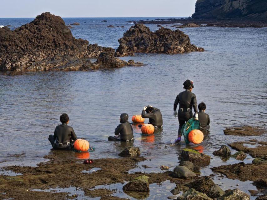 Las buceadoras tradicionales de marisco en la isla de Jeju.
