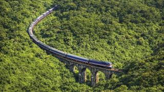 El viaje en tren atraviesa países como Vietnam o Malasia.