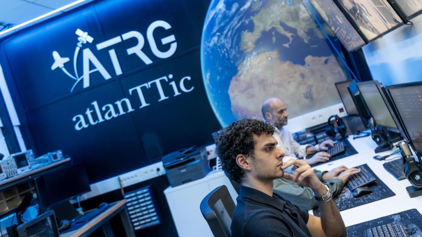 Investigadores do grupo ATRG durante o seguimento da misión