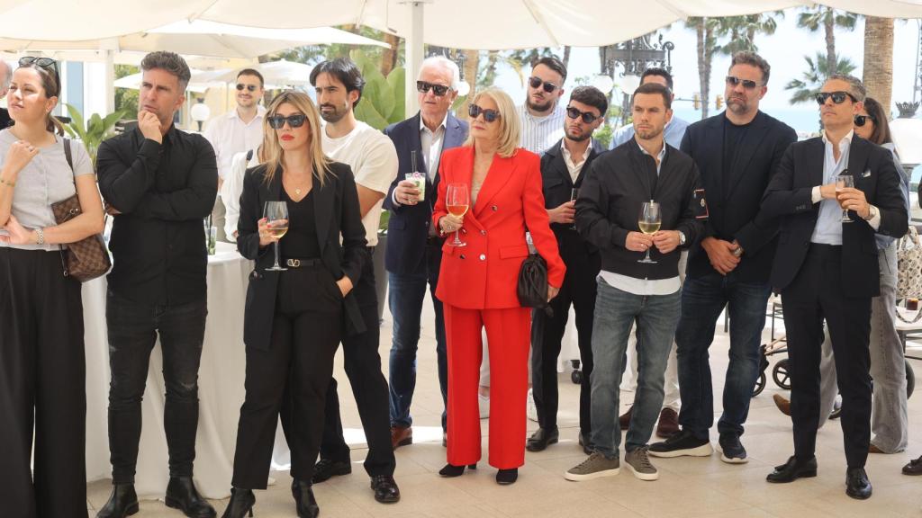 Varios de los invitados a la presentación.
