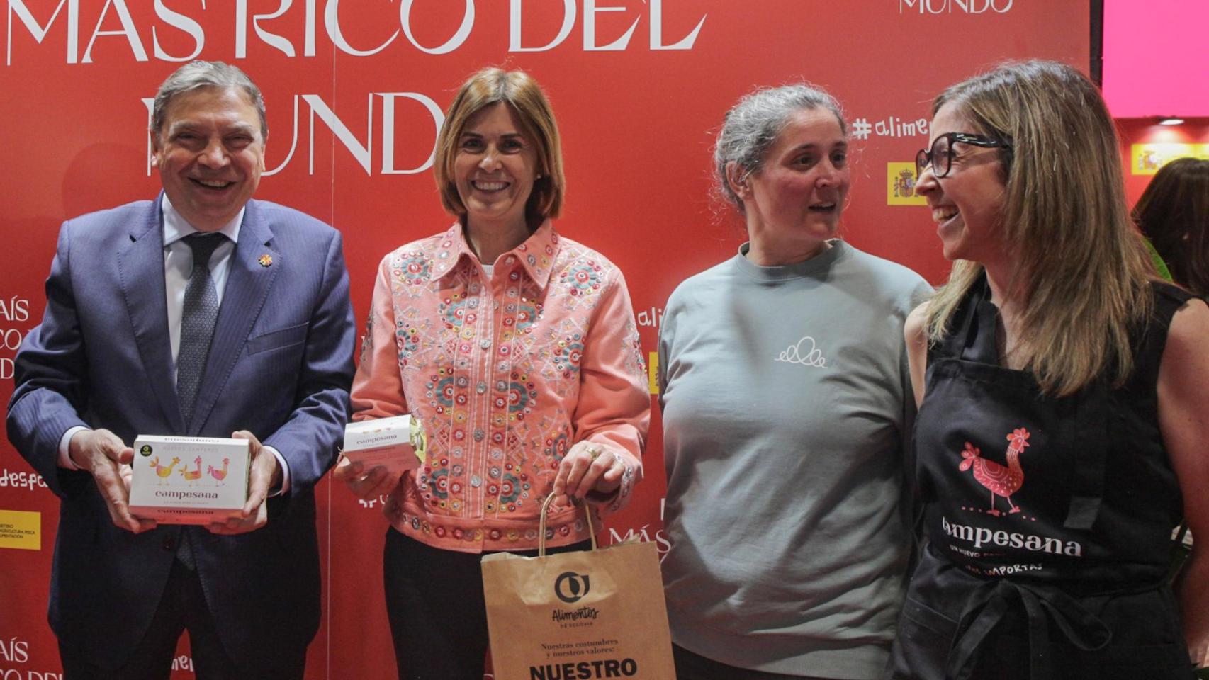 La vicepresidenta de la institución provincial y diputada de Promoción Provincial y Desarrollo Rural Sostenible, Magdalena Rodríguez junto al ministro Planas