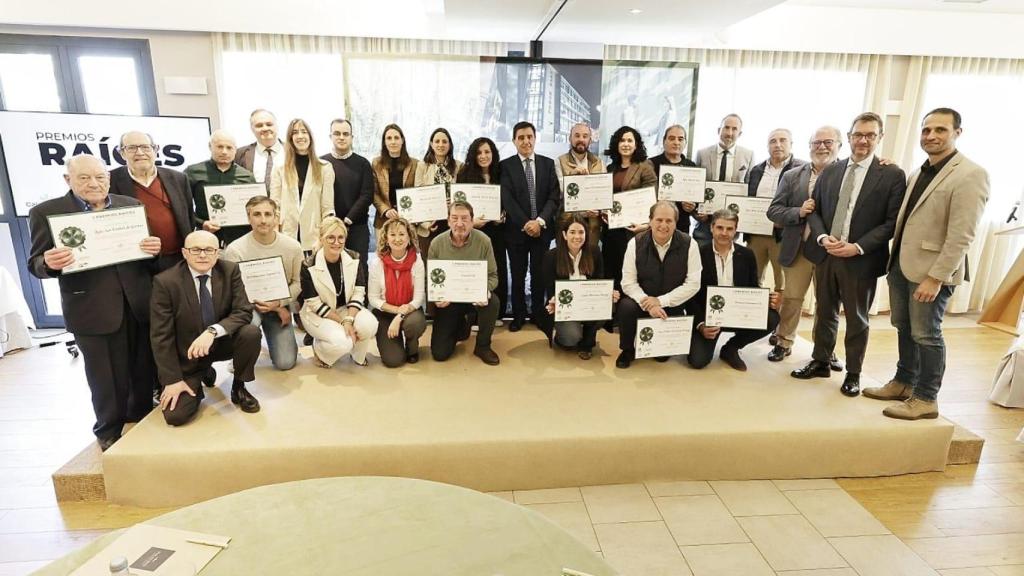 Foto de familia de la celebración de los premios RAICES.