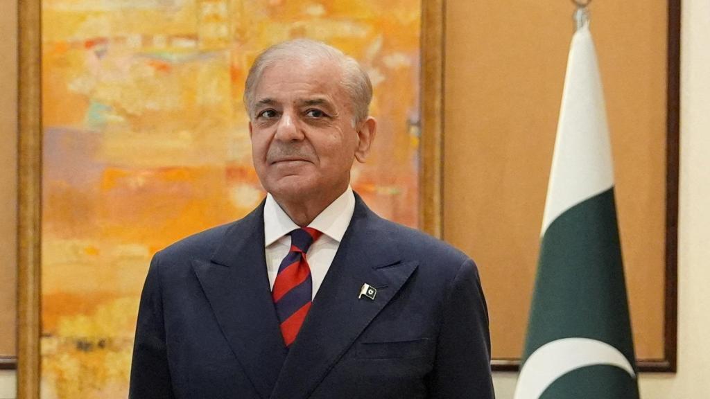 El primer ministro de Pakistán, Shehbaz Sharif, este sábado en la reunión para dialogar sobre Irán, en Islamabad, Pakistán.