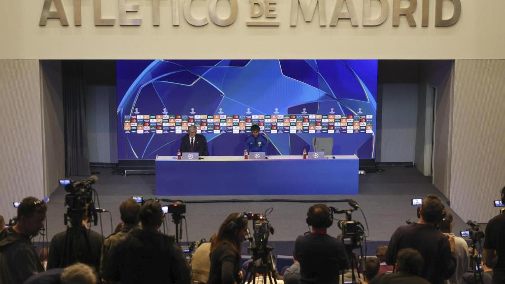 Lamine Yamal, este lunes en plena sala de prensa del Metropolitano