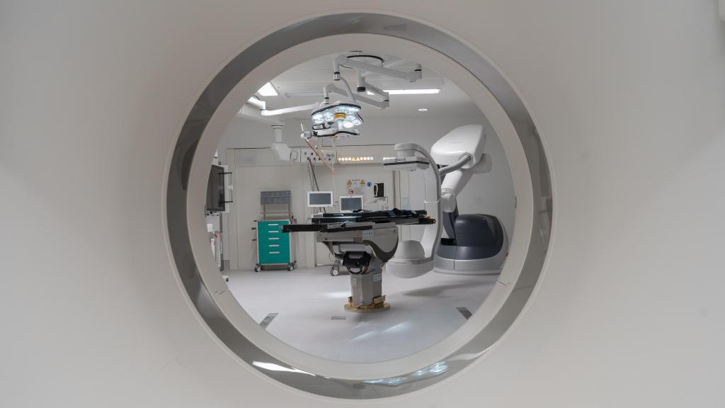 Quirófano pionero en Europa, en el hospital Ascires.