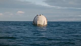Panthalassa prueba en el Pacífico una esfera que produce energía con olas.
