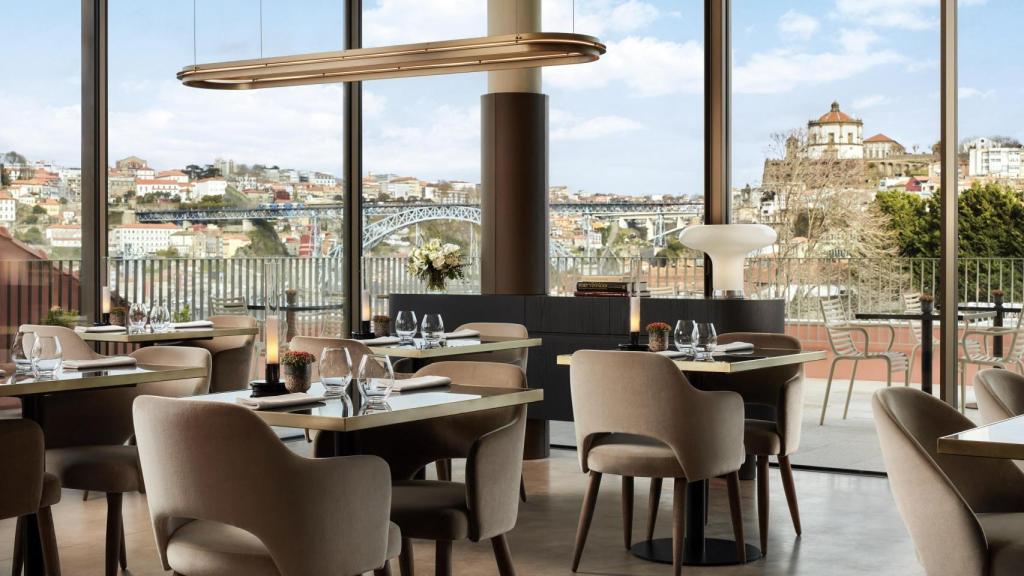 Las vistas a Oporto desde 1638 Restaurant & Wine Bar by Nacho Manzano.