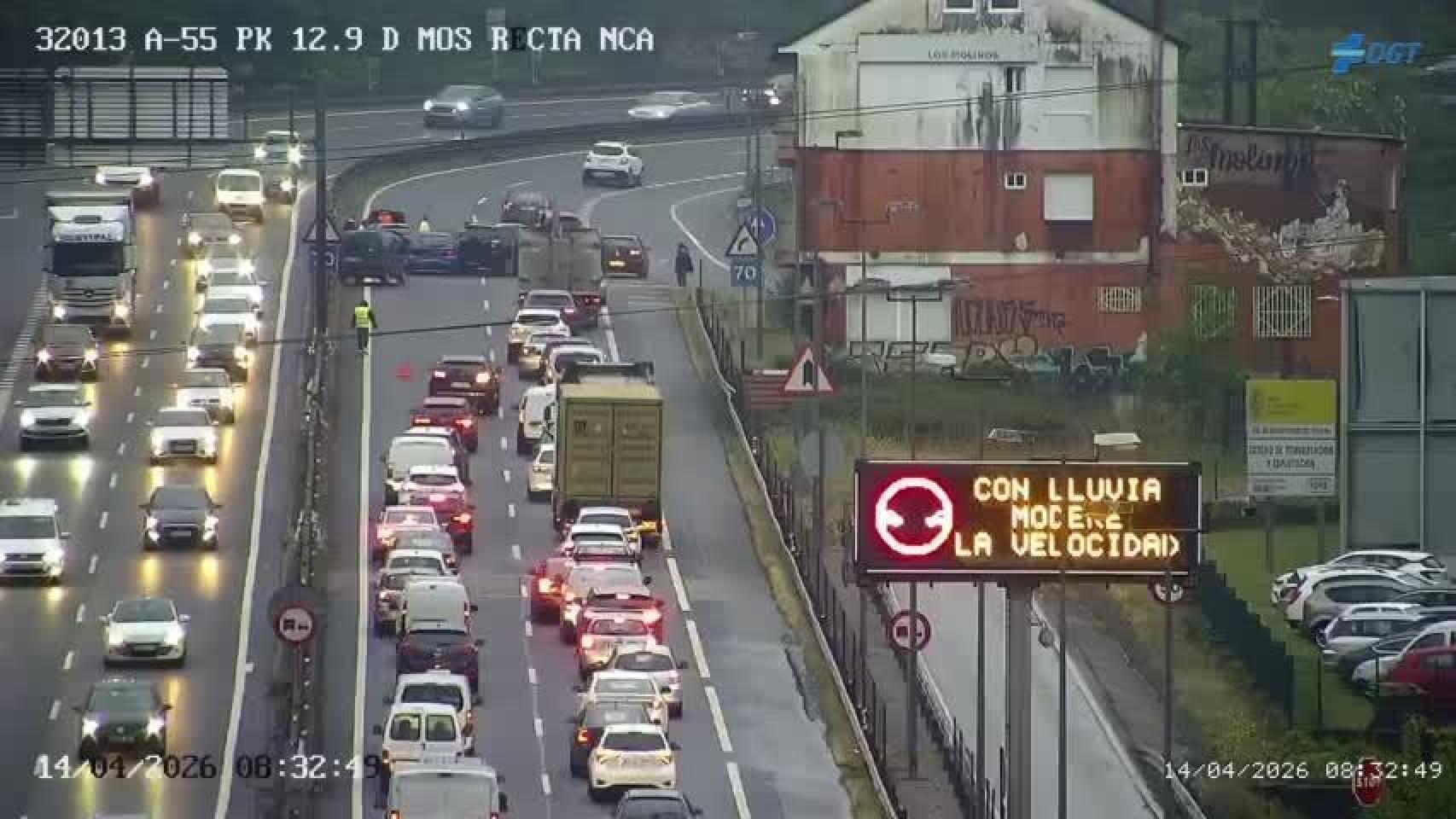 Un accidente múltiple en la A-55 en dirección Vigo deja un herido y provoca el corte de un carril