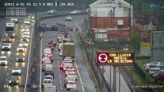 Un accidente múltiple en la A-55 en dirección Vigo deja un herido y provoca el corte de un carril