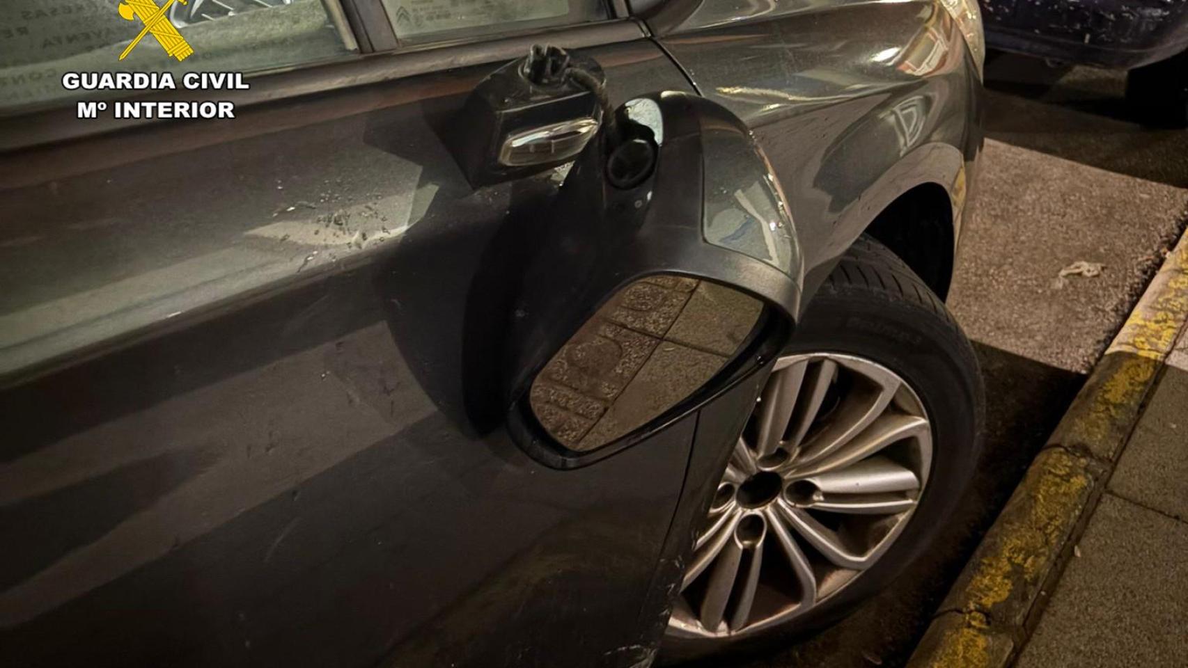 Imagen de uno de los vehículos vandalizados.