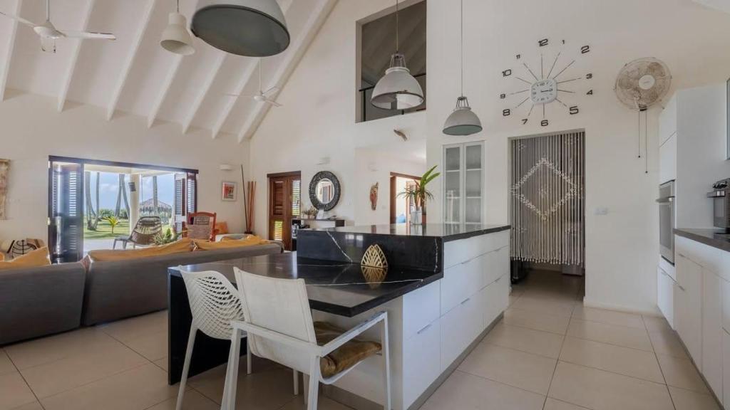 El comedor de Villa Deseo, la villa de las chicas de 'Temptation Island 10'.