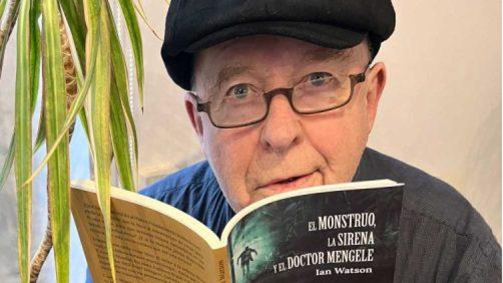 El escritor Ian Watson en una fotografía publicada en su página web