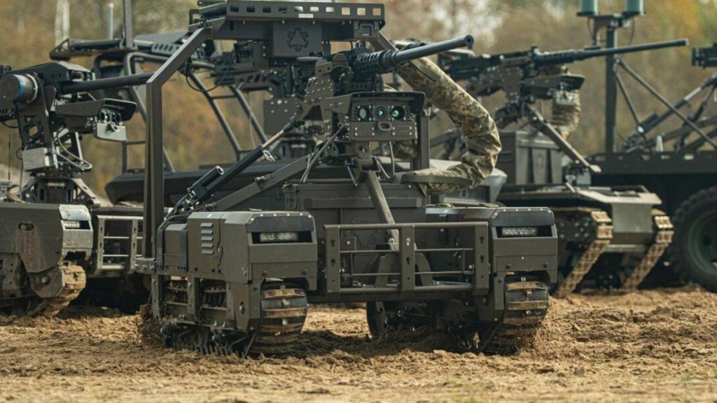 Robots terrestres ucranianos armados con ametralladoras.