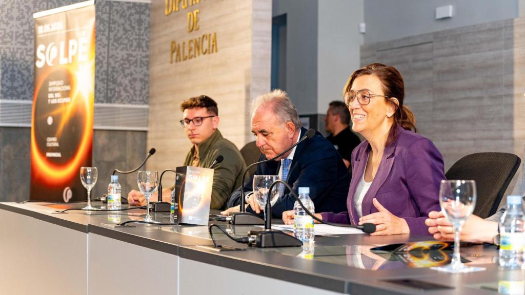 Ángeles Armisén preside la presentación del Simposio Internacional del Sol y los Eclipses