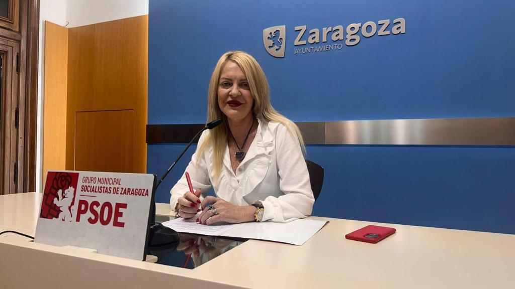 La concejal socialista, Ros Cihuelo, en el Ayuntamiento de Zaragoza.
