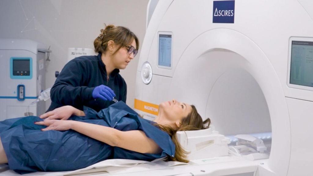 La resonancia magnética cerebral del chequeo médico de Ascires. EE