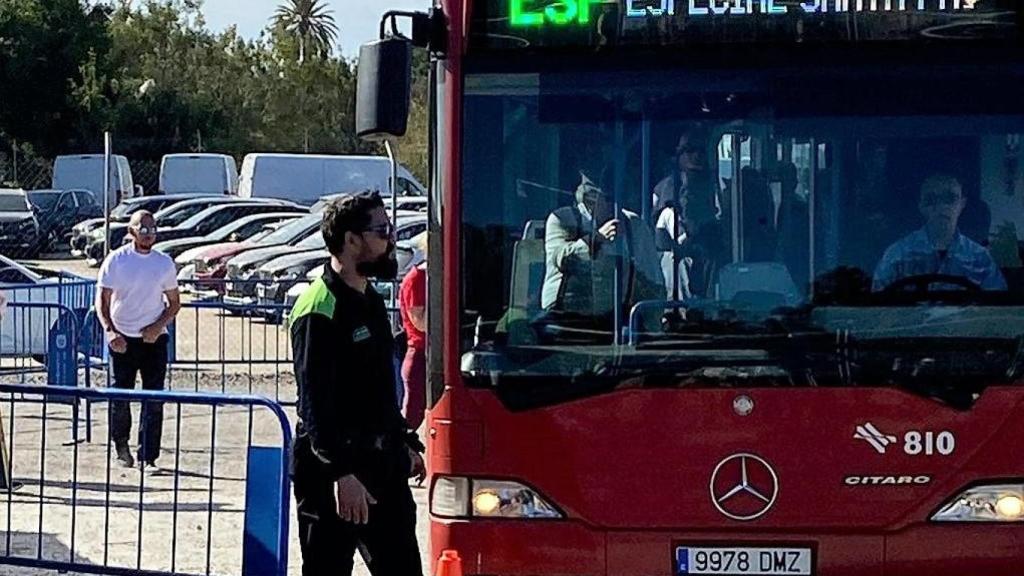 Un autobús del servicio especial preparado para Santa Faz
