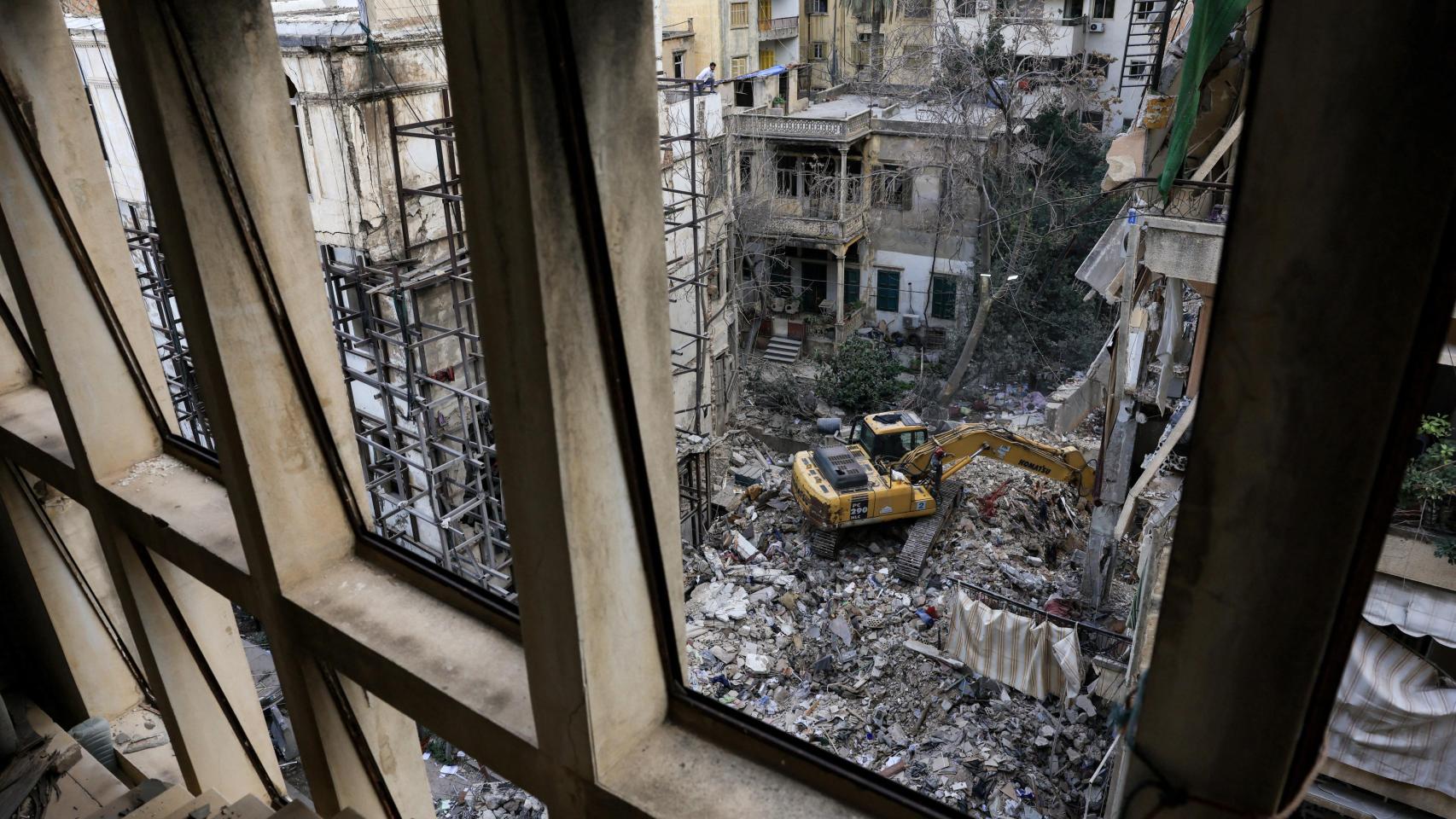 Restos de un ataque israelí en Ain Al Mraiseh, Beirut.