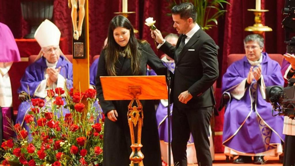 Fidel y Liliana Saénz, durante el funeral celebrado en Huelva por las víctimas de Adamuz.