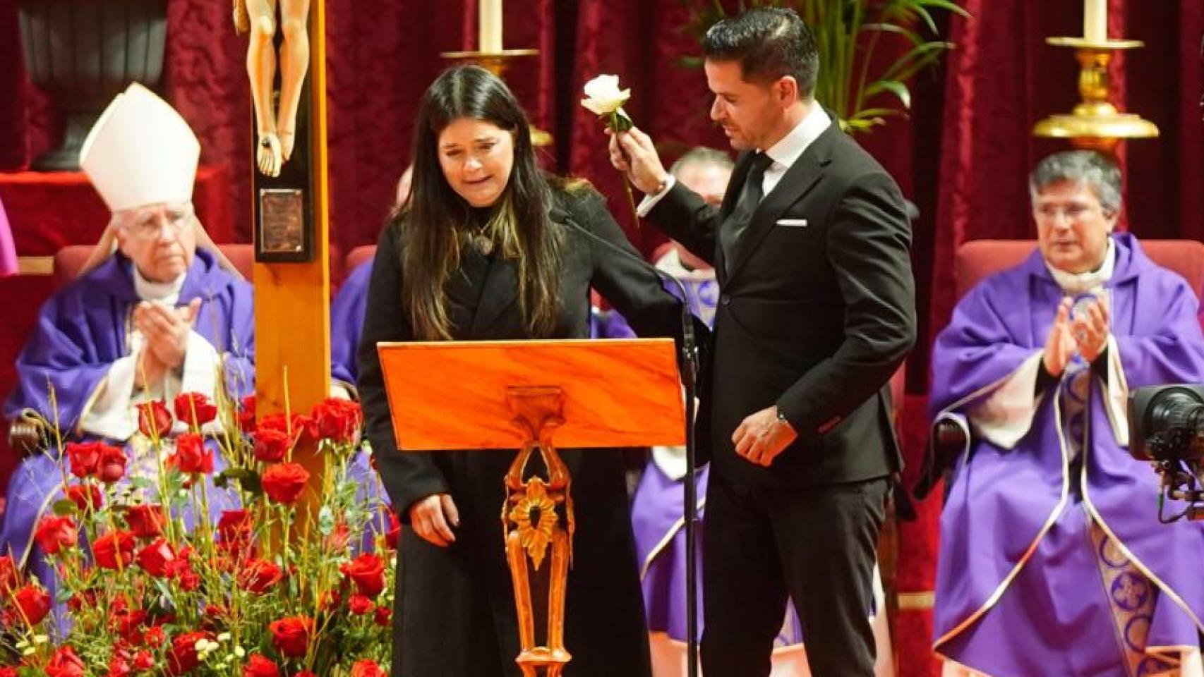 Fidel y Liliana Saénz, durante el funeral celebrado en Huelva por las víctimas de Adamuz.