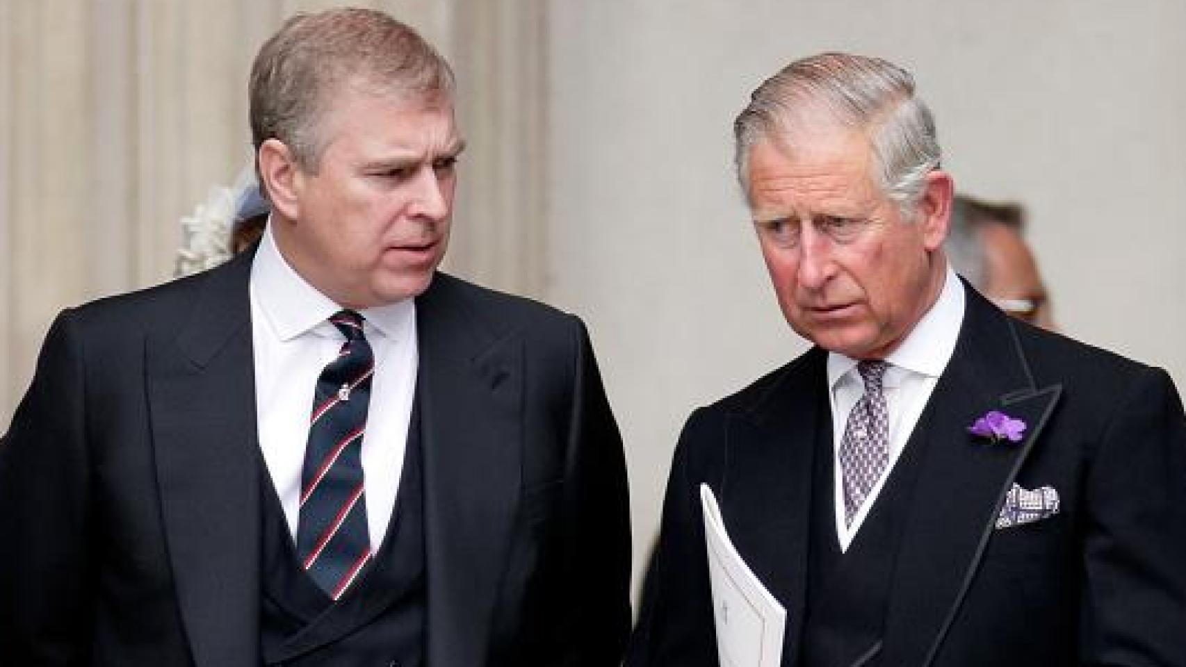 El expríncipe Andrés y el rey Carlos III.