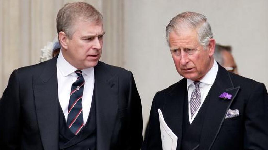 El expríncipe Andrés y el rey Carlos III.