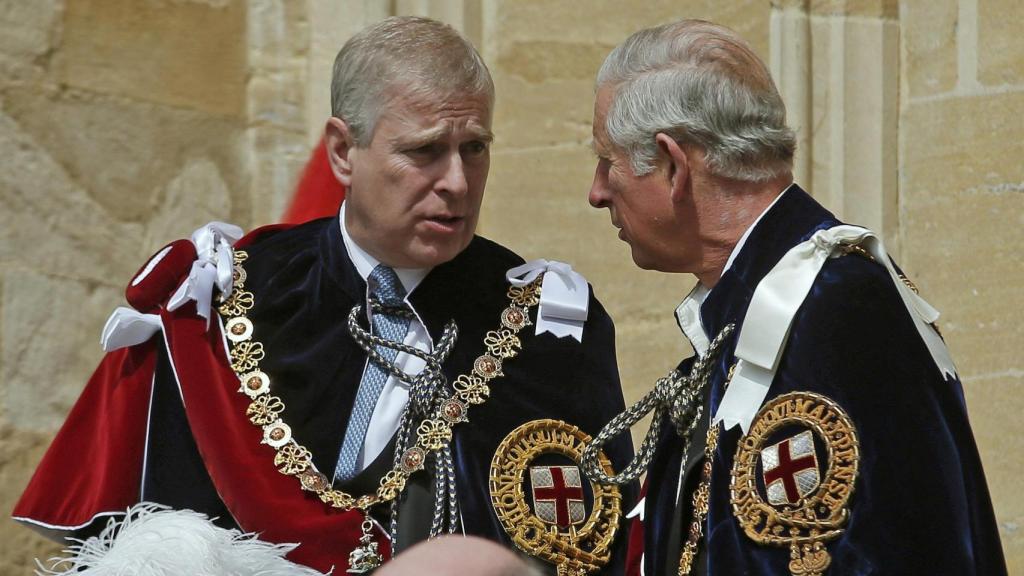 El ex duque de York y su hermano, Carlos III.