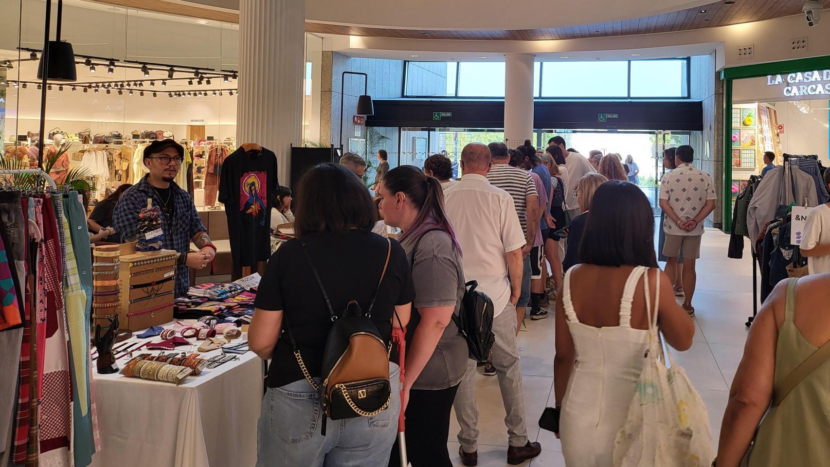 El mercadillo artesanal de referencia vuelve a Vigo con ropa, bisutería, ilustración y otras propuestas