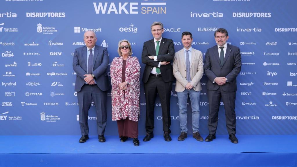 Enrique Muñoz, miembro del Consejo Rector de Eurocaja Rural; Esther Esteban, presidenta ejecutiva de EL ESPAÑOL de Castilla-La Mancha; Víctor Manuel Martín, director general de Eurocaja Rural; Alberto Morlanes, director de EL ESPAÑOL de Castilla-La Mancha; y Miguel Ángel Escalante, miembro del Consejo Rector de Eurocaja Rural; de izquierda a derecha.