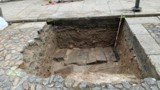 Restos de la muralla de Vigo en la calle
