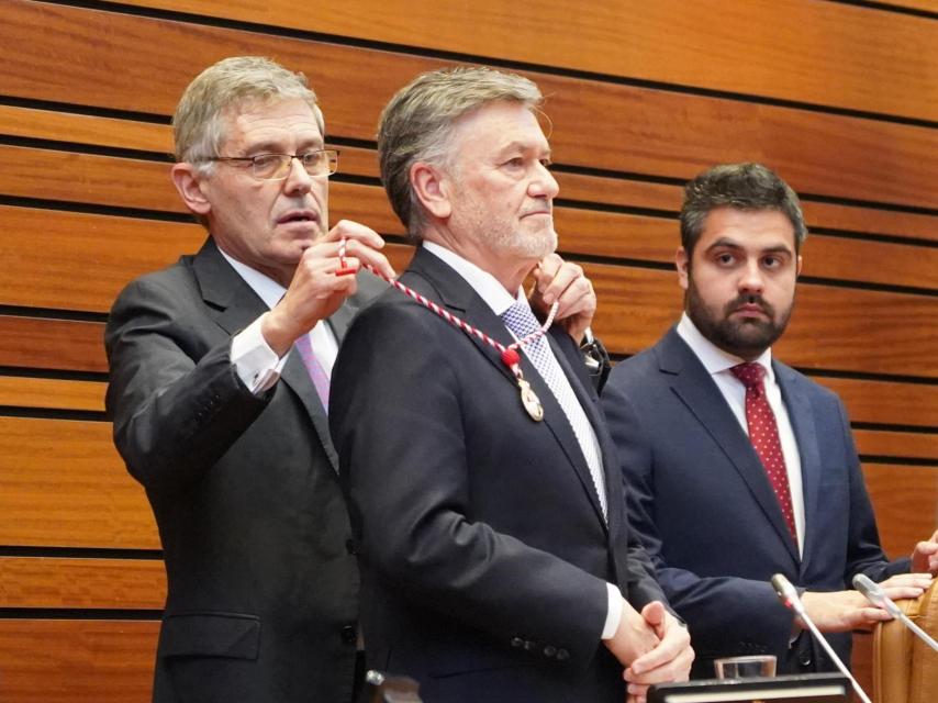 El nuevo presidente de las Cortes, Francisco Vázquez, tras ser elegido durante la sesión constitutiva de las Cortes de Castilla y León de la XII Legislatura.