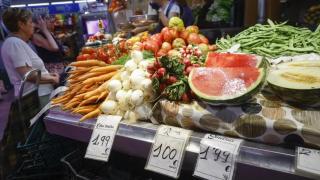 Aspecto de una parada de fruta en un mercado de Barcelona, en una imagen de archivo.