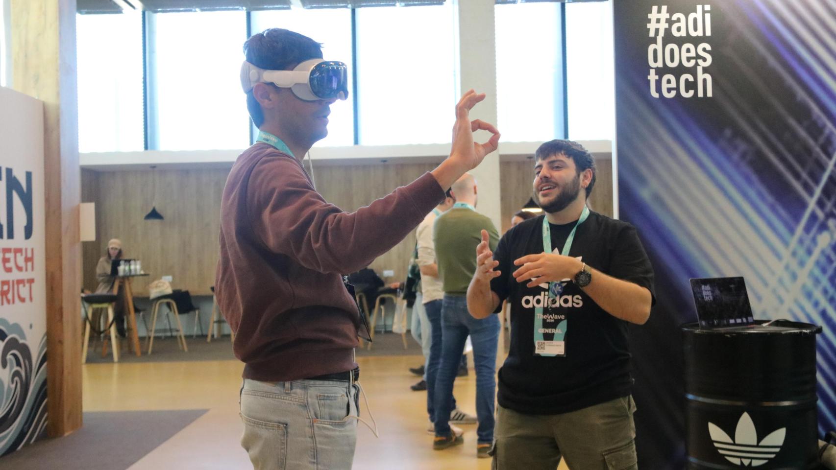 Los asistentes a 'The Wave' han podido probar las novedades de las empresas