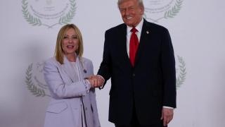 El presidente estadounidense Donald Trump y la primera ministra italiana Giorgia Meloni en Sharm el-Sheikh, Egipto, 13 de octubre de 2025.