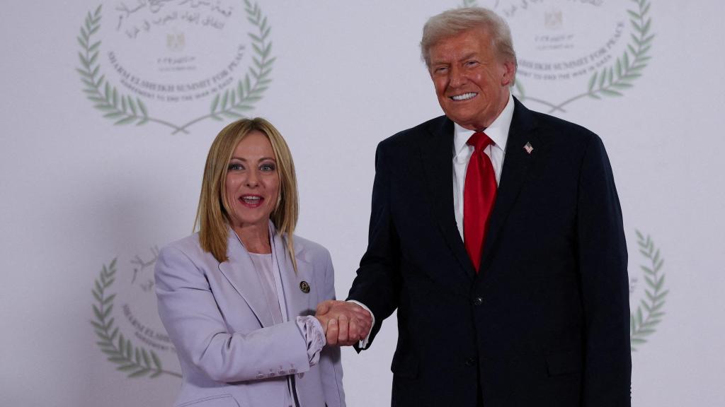 El presidente estadounidense Donald Trump y la primera ministra italiana Giorgia Meloni en Sharm el-Sheikh, Egipto, 13 de octubre de 2025.