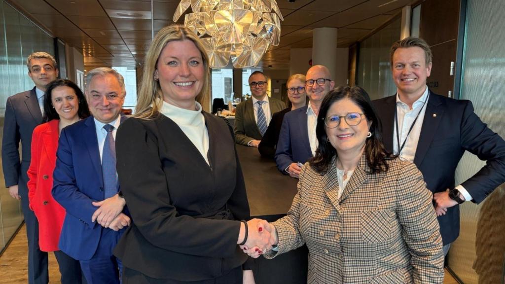 Lena Mariann Ulveraker, Senior Vice President Naval Systems Kongsberg Defence & Aerospace AS (izquierda) y Ana Belén Buendía, directora de Sistemas Navales de Indra