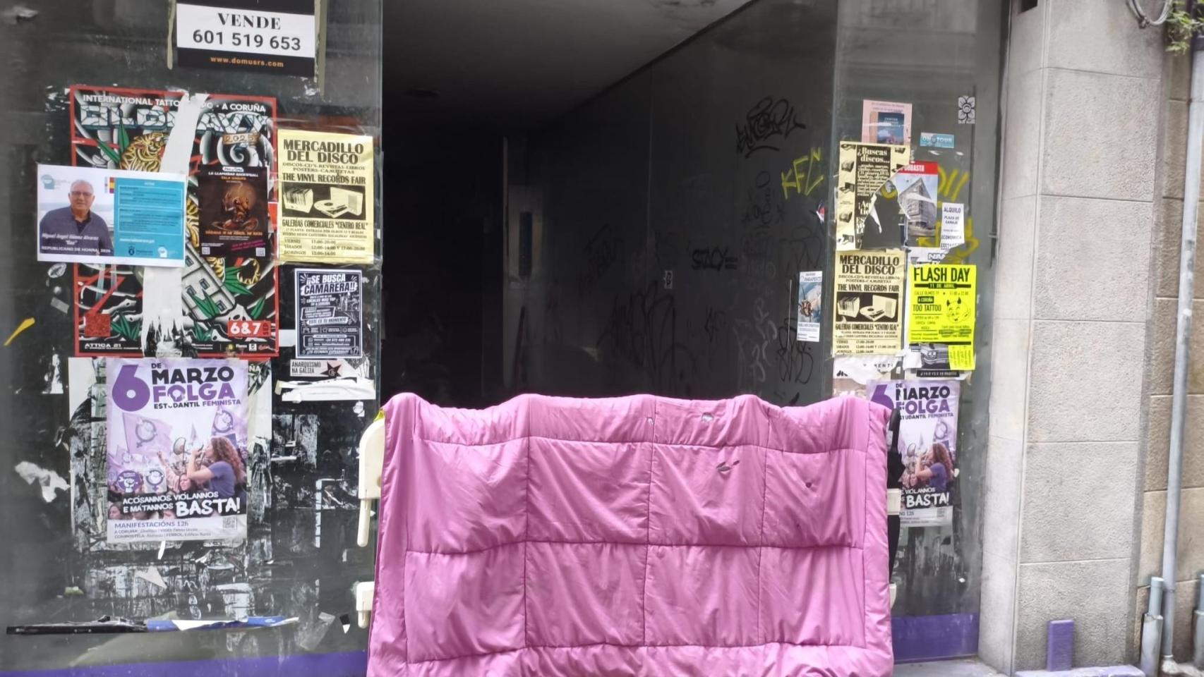 Comerciantes de la calle Galera de A Coruña hartos del conflictivo bajo abandonado: Vamos a denunciar