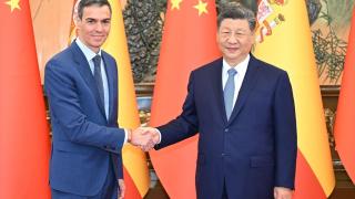 El presidente de Espala, Pedro Sánchez (i), y su homólogo chino, Xi Jinping (d).