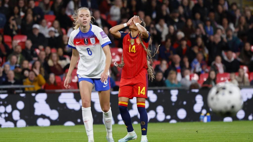 Vicky López se lamenta durante el partido ante Inglaterra.