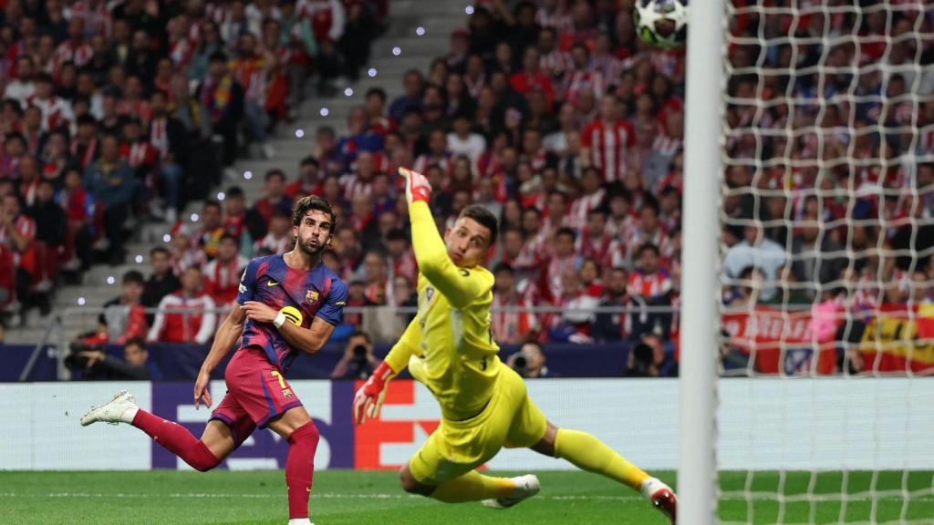 El momento en el que Ferran Torres bate a Musso.