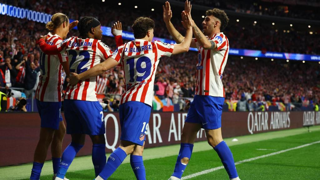 El Atlético de Madrid celebra el gol de Lookman.