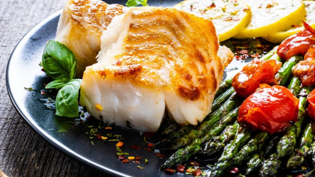 Una ración de pescado a la plancha.
