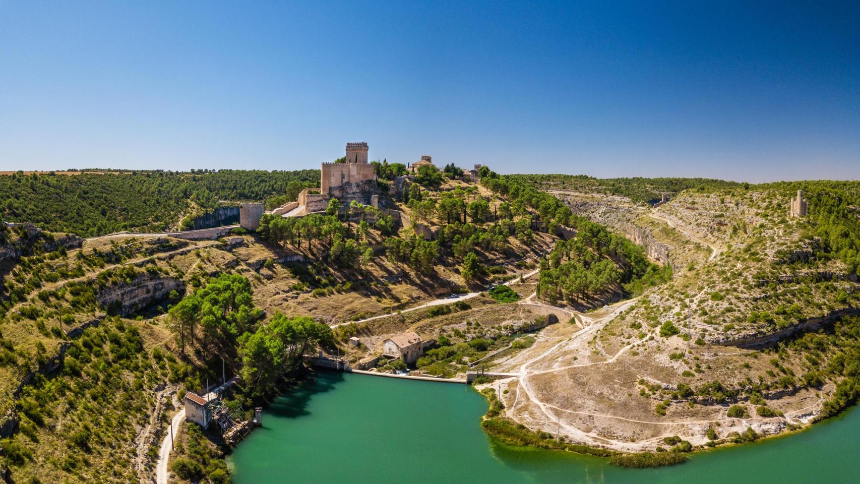 Panorámica del pueblo de Alarcón, sobre el río Júcar.