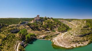 Panorámica del pueblo de Alarcón, sobre el río Júcar.