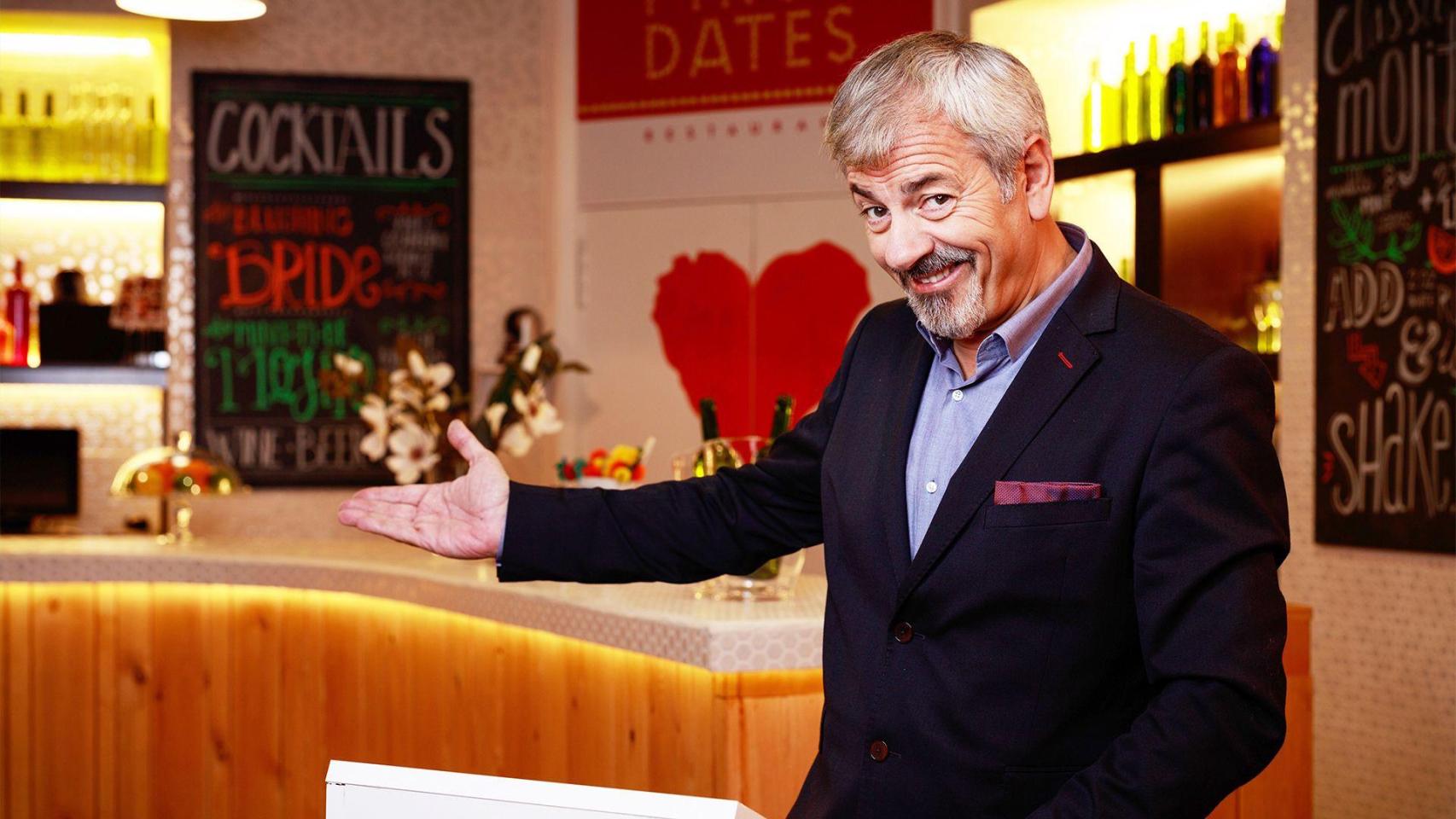 Carlos Sobera es el maître de 'First Dates'.