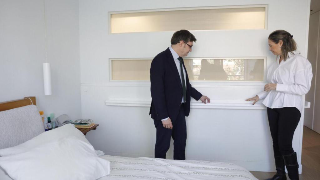 González y Estrada comprobando trabajos Plan Adapta Madrid en vivienda.