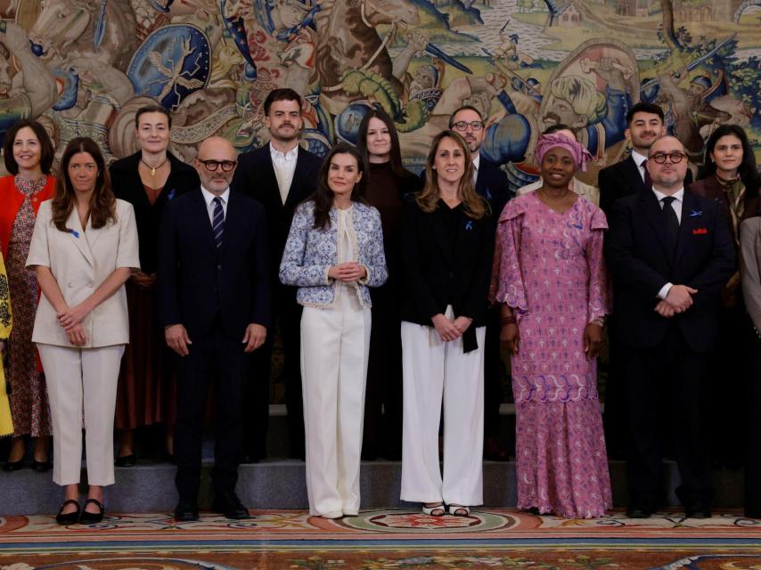 Doña Letizia, con los representantes de ACNUR.